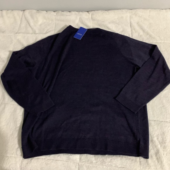 Men’s Sweater - Picture 2 of 8